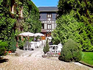 Overall sight of the inner courtyard